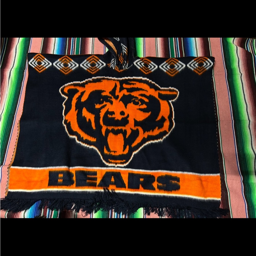 Chicago Bears poncho handmade in Ecuador - navy blue & Orange